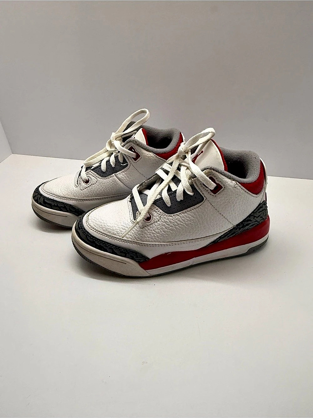 Jordan Air Jordan 3 Retro Fire Red (2022) Sneakers White & Red Boys US 13C
